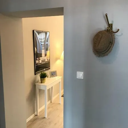 B21a Apartment *